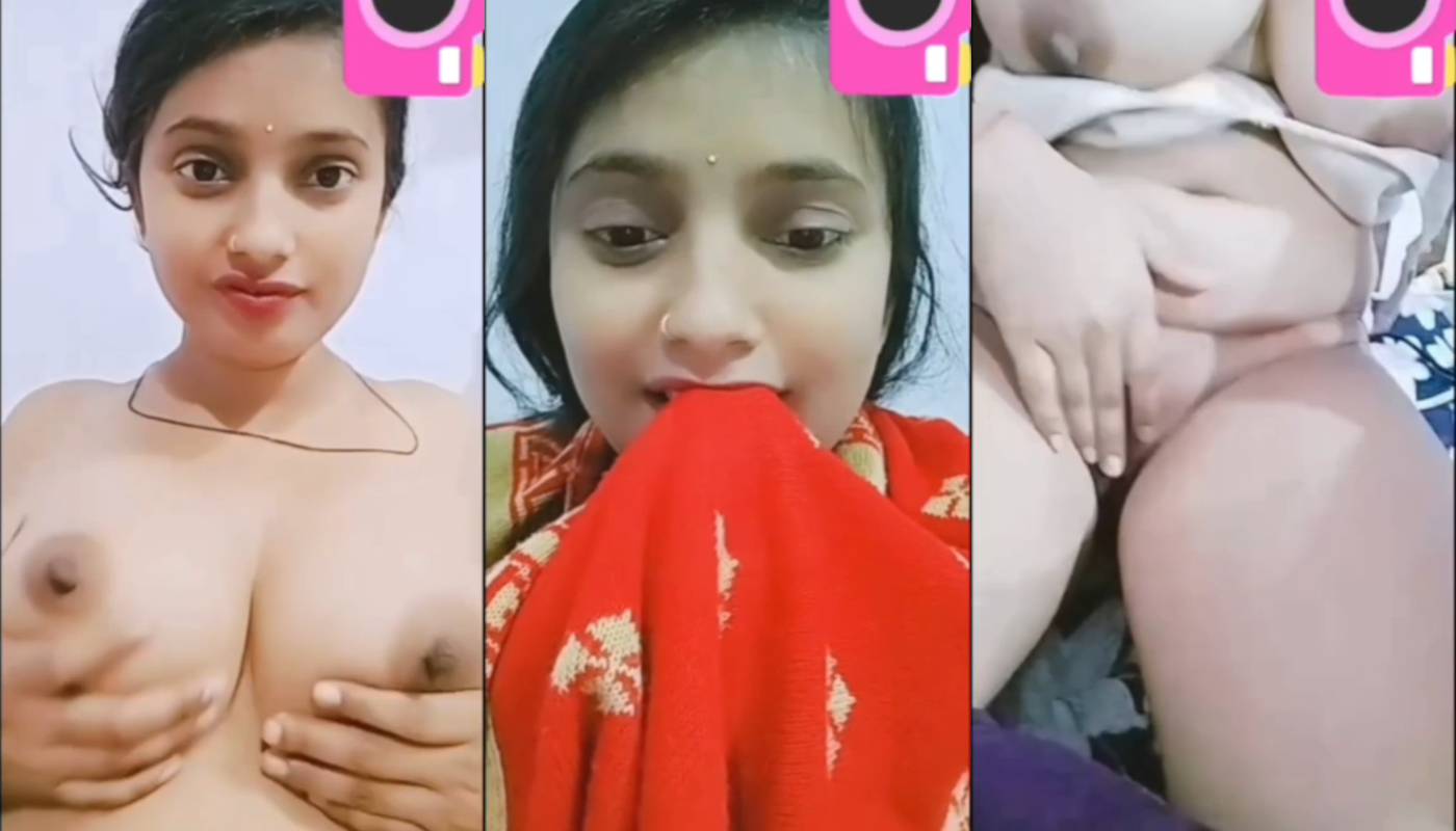 Beautiful Sexy Girl Showing Playing With Boobs