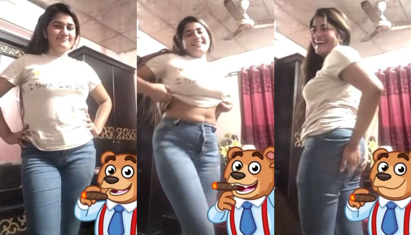 Beautiful Sexy Hot Bengali Gf Showing Lover