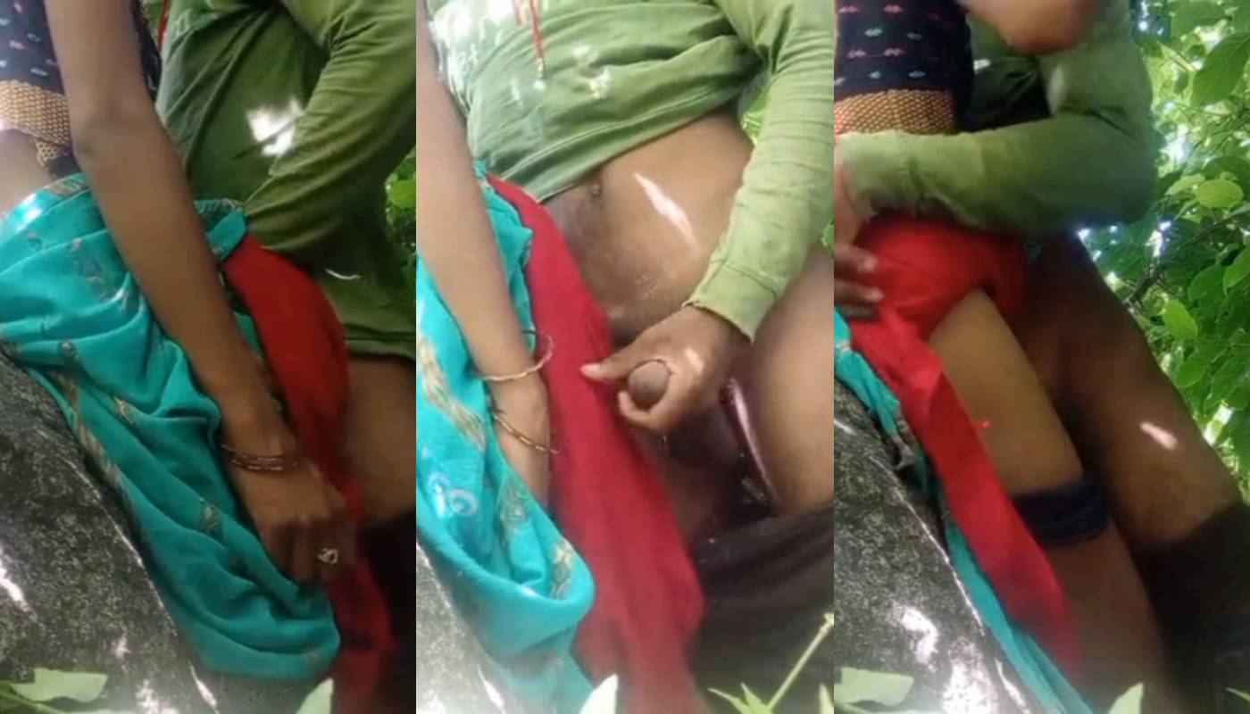 Desi village bhabi fucked by lover at outdoor